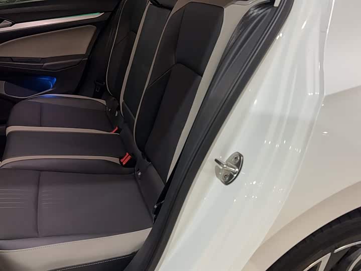 Фото 8 - Volkswagen Golf