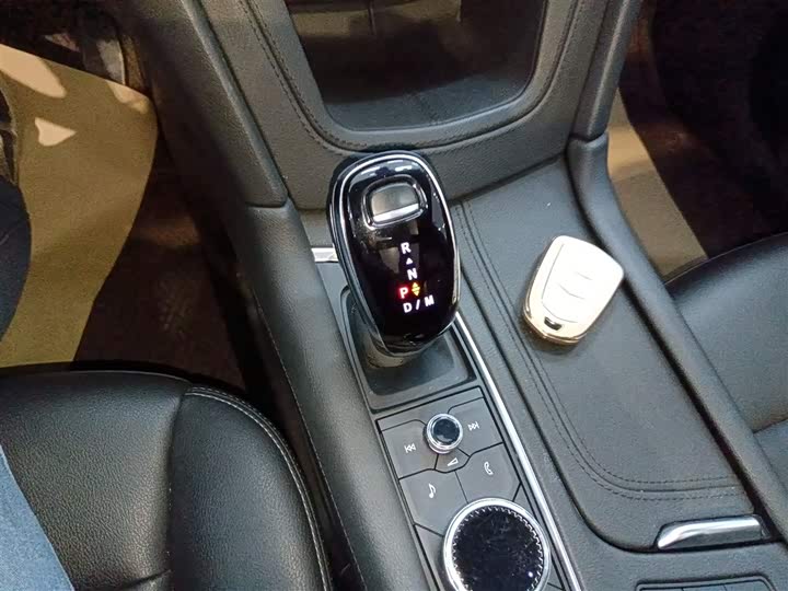 Фото 14 - Cadillac XT5