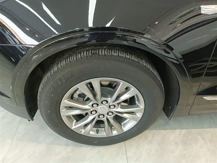 Фото 23 - Cadillac XT5