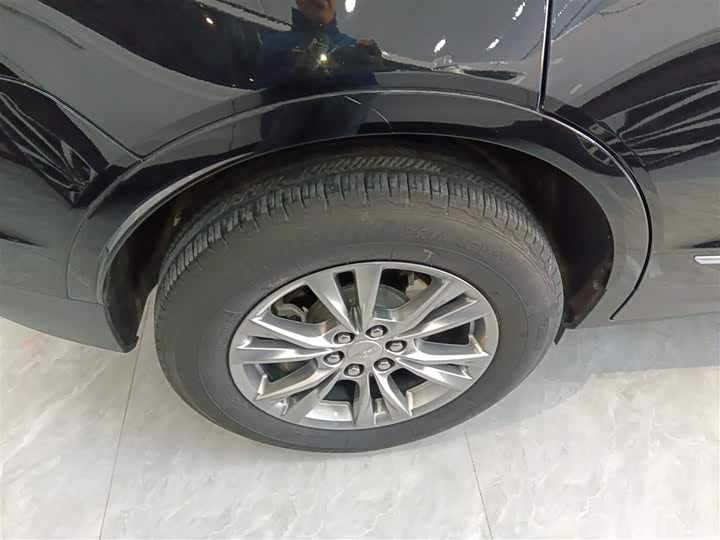 Фото 26 - Cadillac XT5