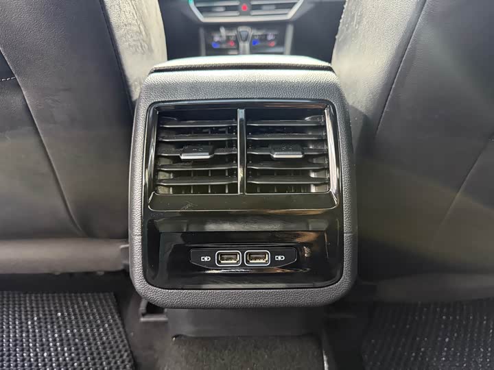 Фото 15 - Volkswagen Sagitar L