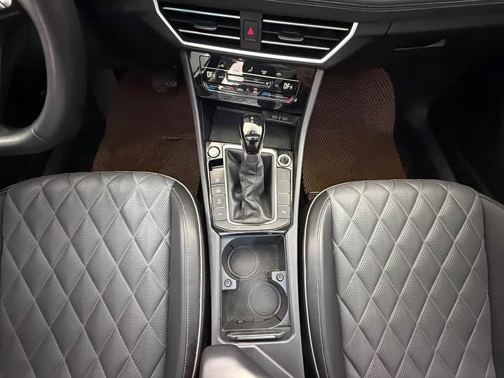 Фото 16 - Volkswagen Sagitar L