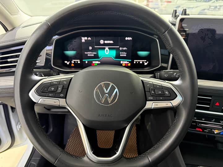 Фото 9 - Volkswagen Sagitar L