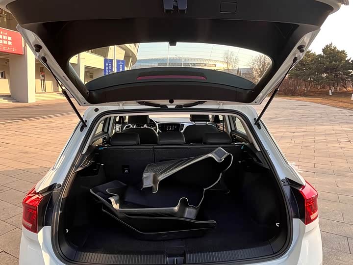 Фото 13 - Volkswagen T-Roc