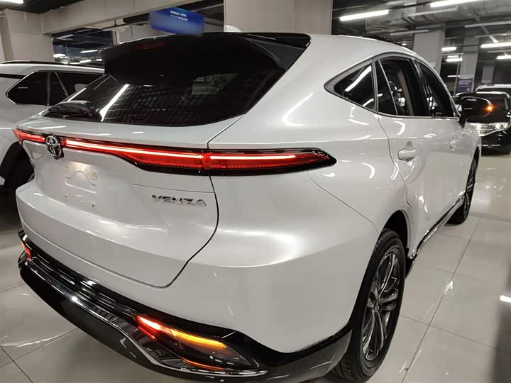 Фото 7 - Toyota Venza