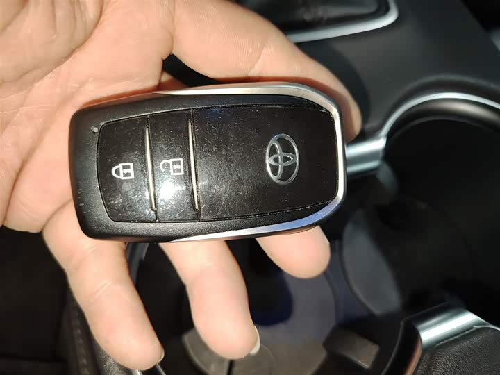 Фото 9 - Toyota Venza