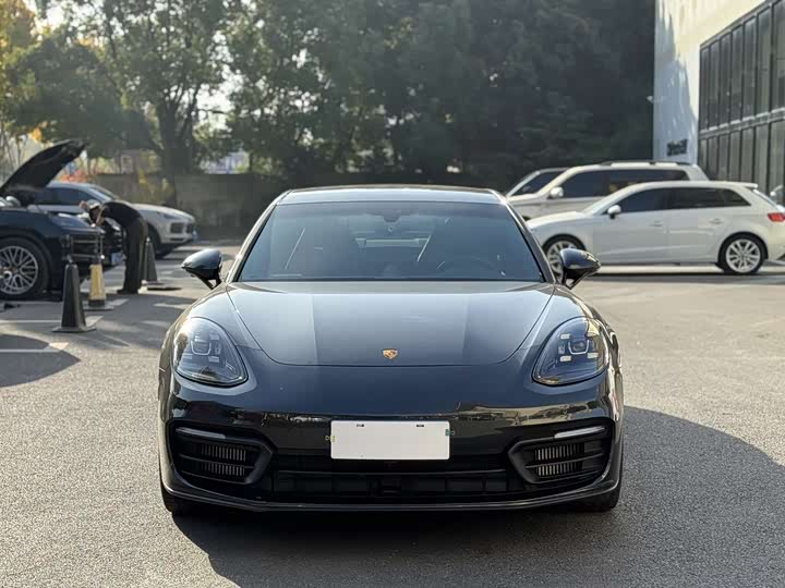 Фото 2 - Porsche Panamera