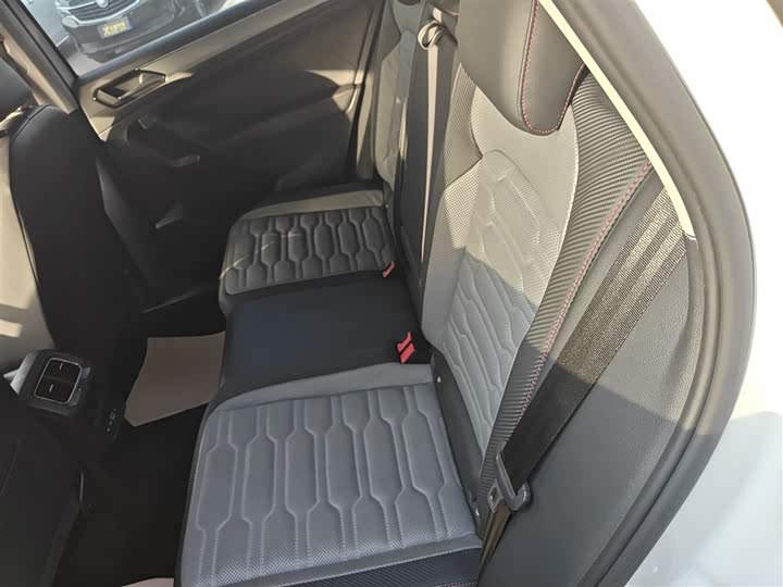 Фото 16 - Volkswagen Tiguan X