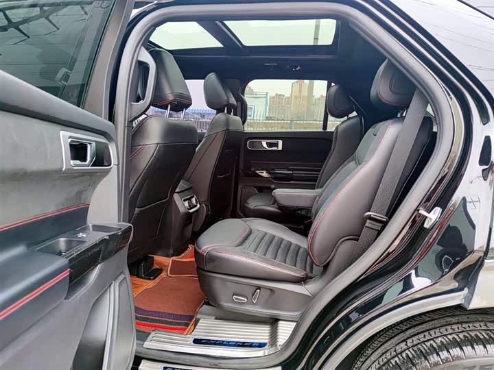 Фото 10 - Ford Explorer