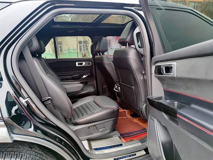 Фото 11 - Ford Explorer