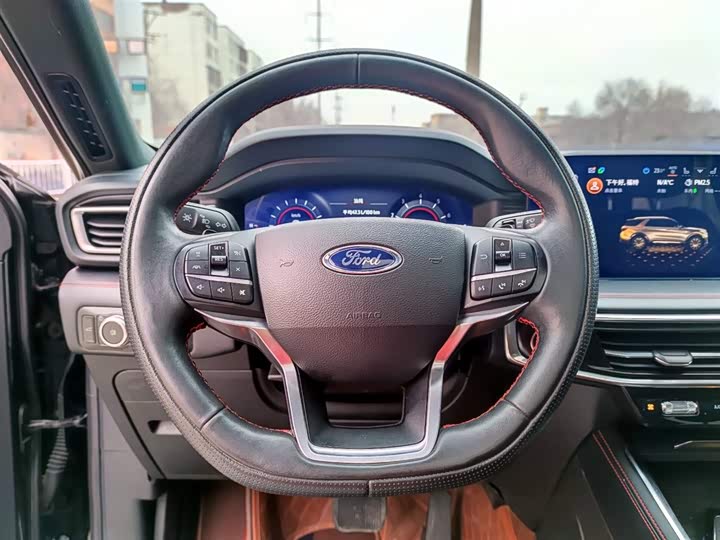 Фото 12 - Ford Explorer