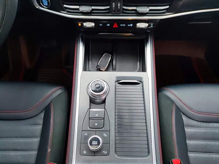 Фото 14 - Ford Explorer