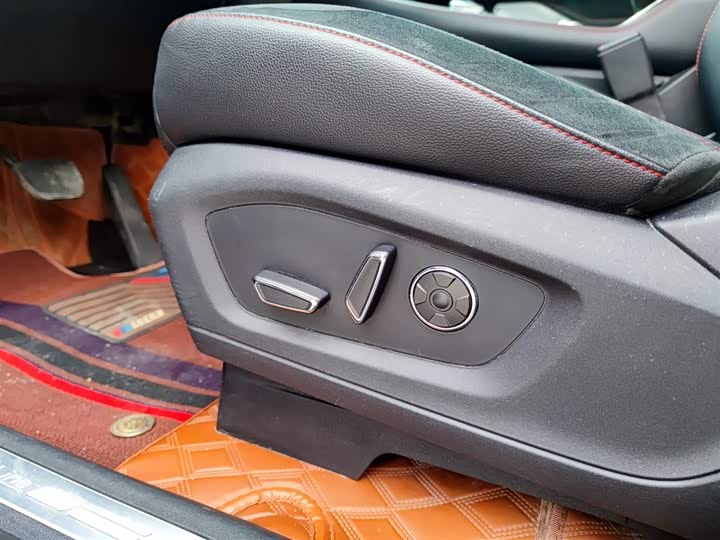 Фото 16 - Ford Explorer