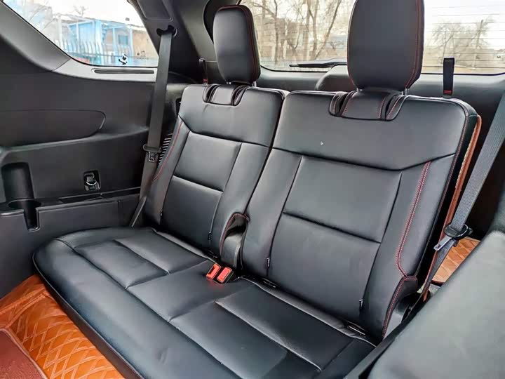 Фото 19 - Ford Explorer