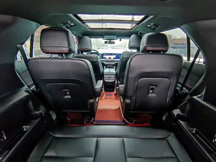 Фото 21 - Ford Explorer