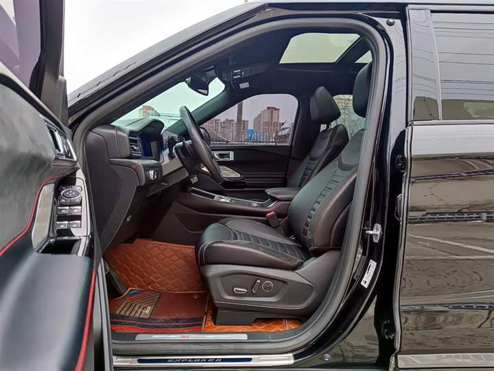 Фото 7 - Ford Explorer