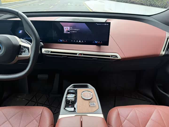 Фото 17 - BMW iX