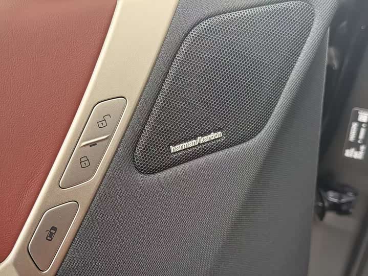 Фото 19 - BMW iX