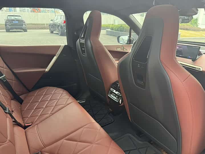 Фото 20 - BMW iX