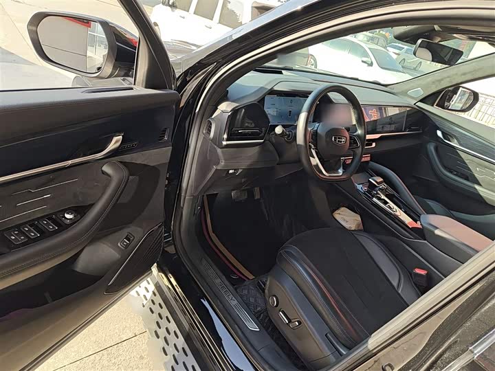 Фото 16 - Geely Monjaro