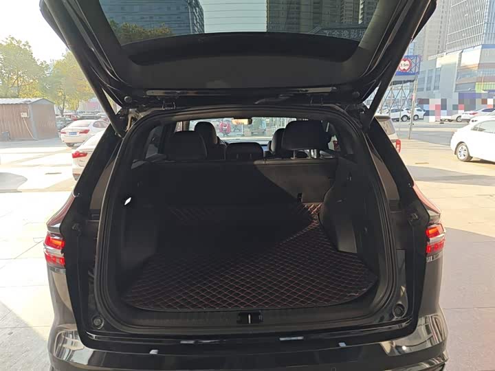 Фото 19 - Geely Monjaro