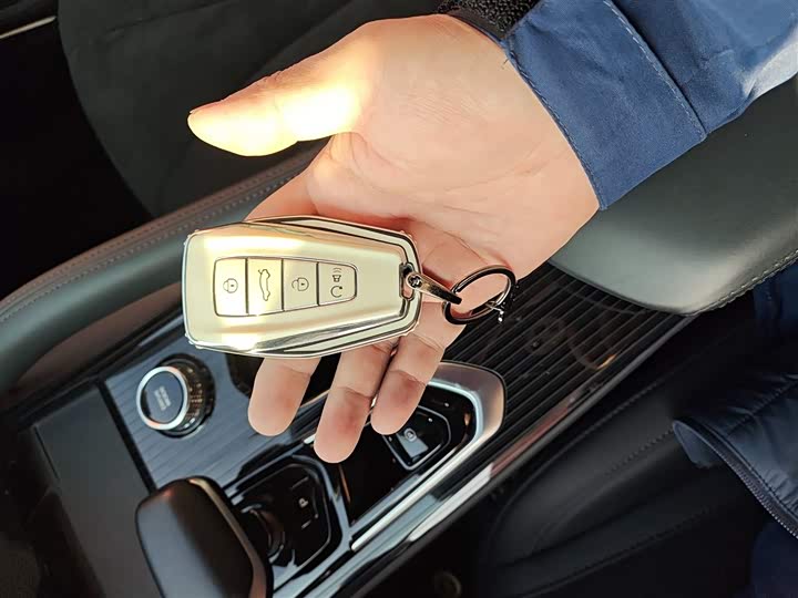 Фото 9 - Geely Monjaro