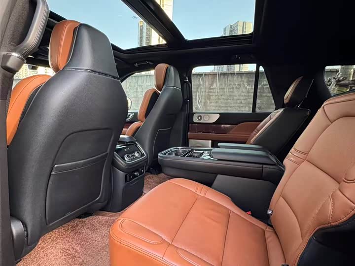 Фото 6 - Lincoln Navigator