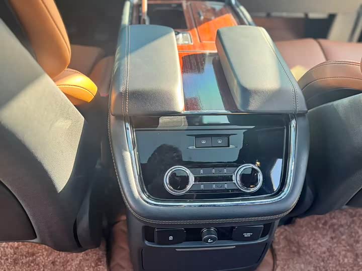 Фото 9 - Lincoln Navigator