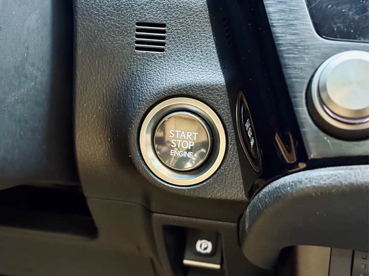 Фото 24 - Lexus ES