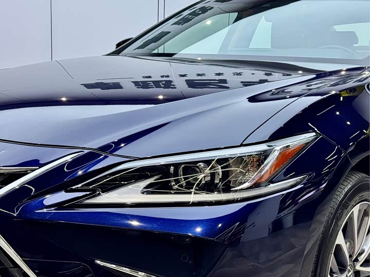 Фото 26 - Lexus ES