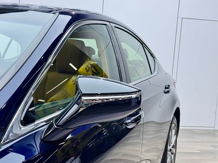 Фото 27 - Lexus ES