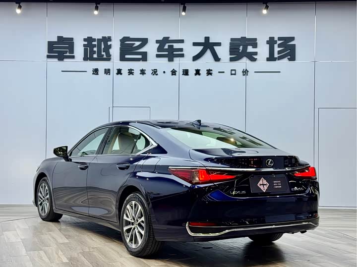 Фото 6 - Lexus ES