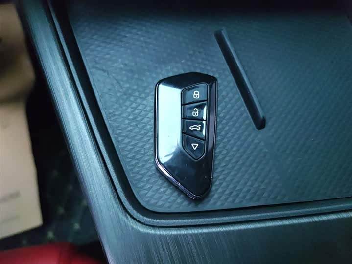 Фото 9 - Changan UNI-T