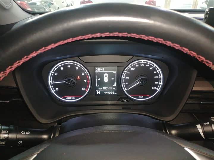 Фото 12 - Geely Vision X3