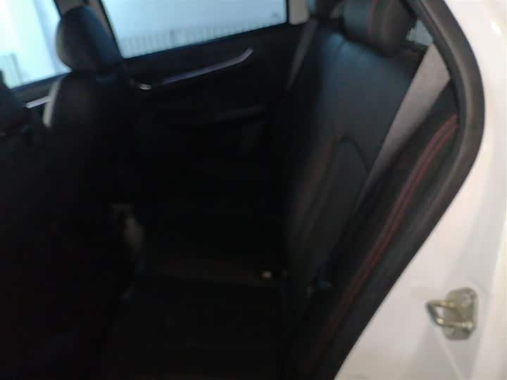 Фото 17 - Geely Vision X3