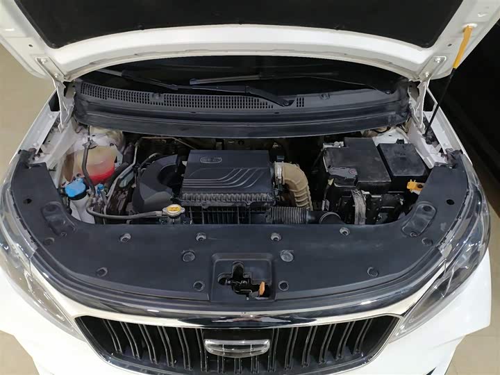 Фото 20 - Geely Vision X3