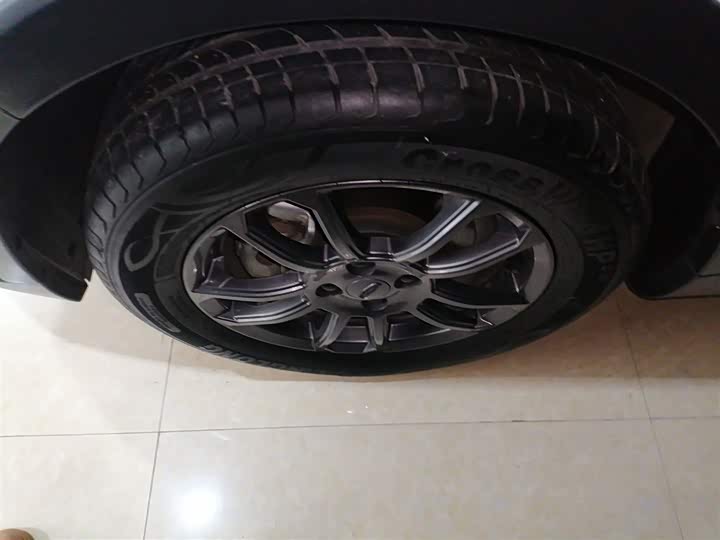 Фото 23 - Geely Vision X3