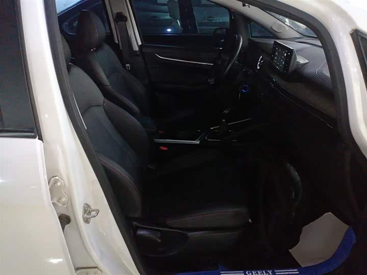 Фото 25 - Geely Vision X3