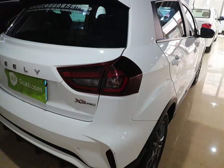 Фото 8 - Geely Vision X3