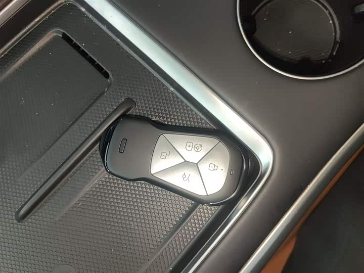 Фото 9 - XPeng G9