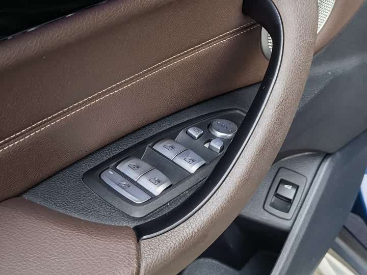 Фото 11 - BMW X1