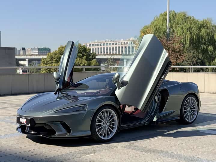 Фото 1 - McLaren GT