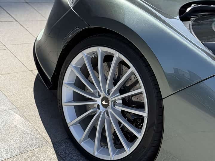 Фото 6 - McLaren GT