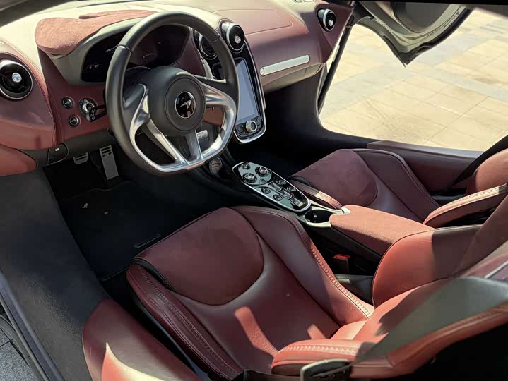 Фото 7 - McLaren GT