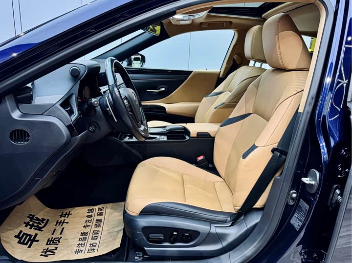 Фото 5 - Lexus ES