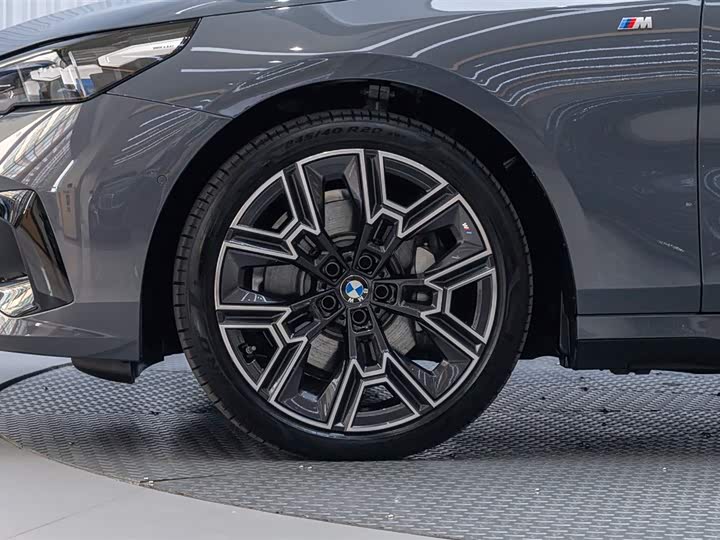 Фото 21 - BMW 5 Series