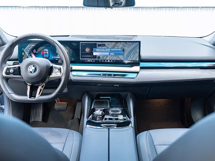 Фото 24 - BMW 5 Series