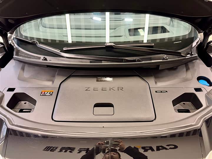 Фото 11 - Zeekr 009
