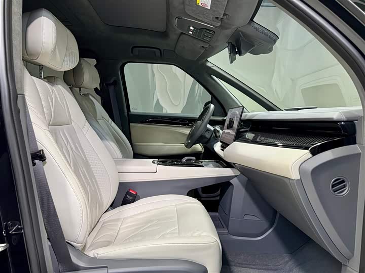 Фото 18 - Zeekr 009