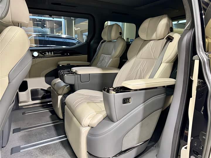 Фото 19 - Zeekr 009